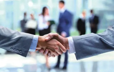 企業(yè)靠人