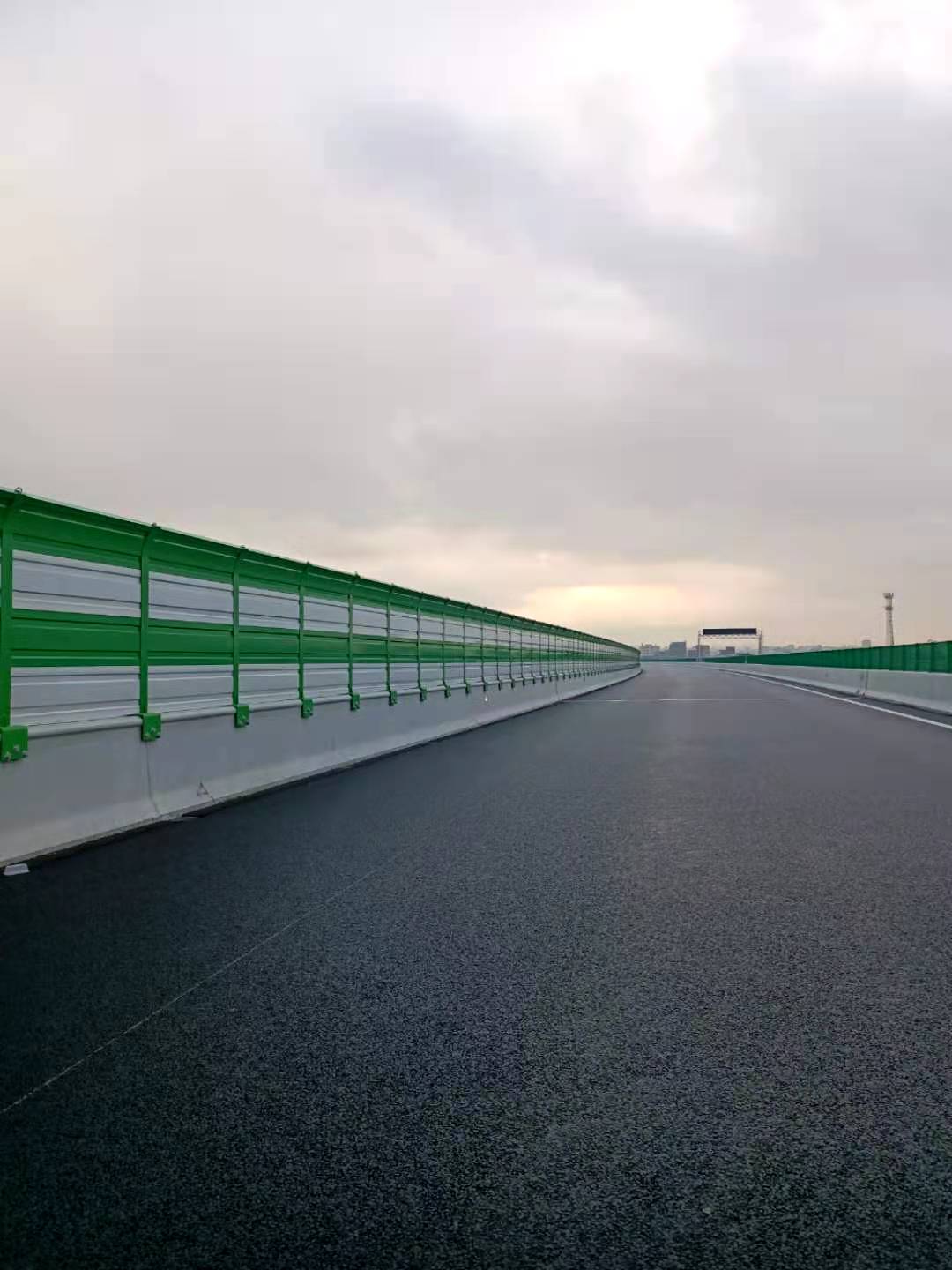 廣連高速公路項(xiàng)目聲屏障專業(yè)施工（參建項(xiàng)目）